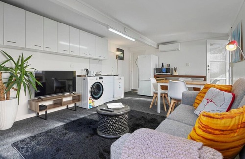 Mission Bay House | Mission Bay Secret Garden Hideaway | Netflix WIFI