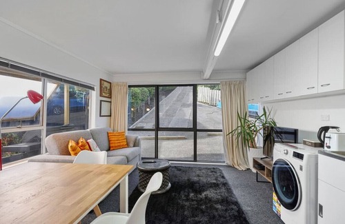 Mission Bay House | Mission Bay Secret Garden Hideaway | Netflix WIFI