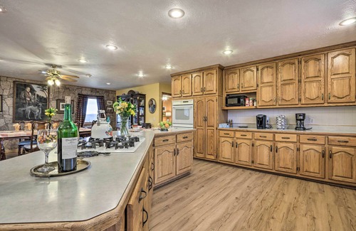 Buffalo House | Missouri Getaway w/Pasture Views & Patio!