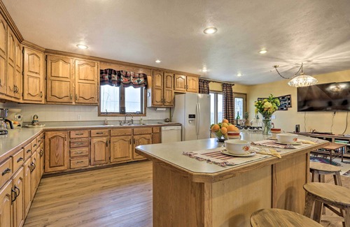 Buffalo House | Missouri Getaway w/Pasture Views & Patio!