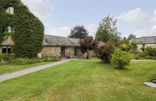 Kemeys Commander House | Mistletoe Cottage