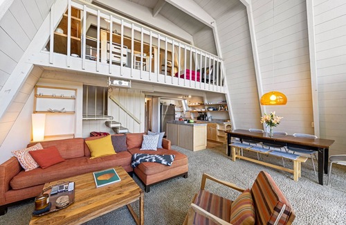 Truckee House | Misty Cabin by Tahoe Getaways-2 BR at Tahoe Donner - Ski Lease, Hot Tub