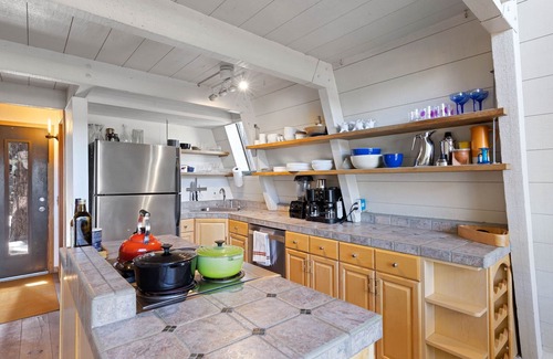 Truckee House | Misty Cabin by Tahoe Getaways-2 BR at Tahoe Donner - Ski Lease, Hot Tub