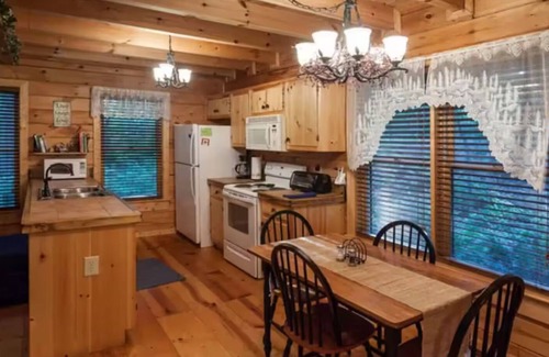 Cherry Log Cabin | Misty Lake Getaway - Hot Tub/Dog Friendly/EV Charger