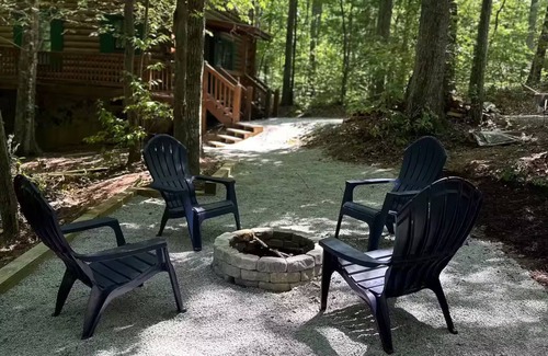 Cherry Log Cabin | Misty Lake Getaway - Hot Tub/Dog Friendly/EV Charger