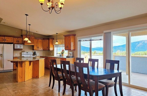 Grande Cache Hotel | Misty Mountain Inn and Suites