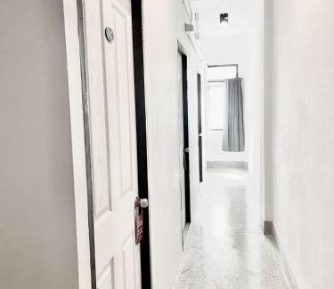 Wat Bowon Niwet Apartment | Mitr inn Khaosan มิตร อินน์ ถนนข้าวสาร 2