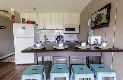 Snowshoe Condo | ML 128: Powder Perfect | Cozy Nights + Easy Ballhooter Access