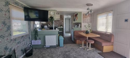 Chapel Saint Leonards Apartment | ML23 8 BERTH CARAVAN GOLDEN PALM CHAPEL ST LEONARDS