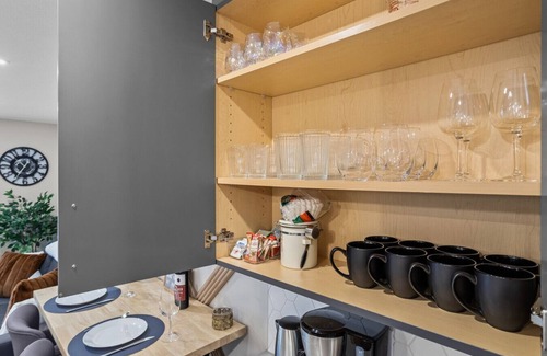 Harvie Heights Apartment | Mnt Peak Views | Steps to Banff Gate | Hot Tub