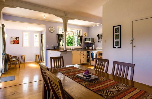 Oneroa Cottage | Moa Bach - Blackpool Holiday Home