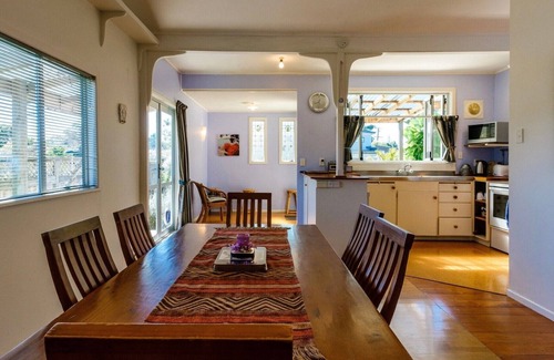 Oneroa Cottage | Moa Bach - Blackpool Holiday Home