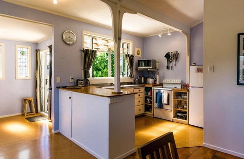 Oneroa Cottage | Moa Bach - Blackpool Holiday Home