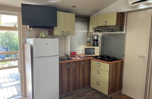 Puget-sur-Argens House | Mobil Home 6 Personnes +2 Possibles, Dans Camping 4, Piscine