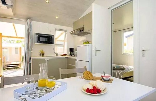 Villeveyrac House | Mobil-home | Comfort XL | 2 Ch. | 4 pers. | Raised terrace | A/C