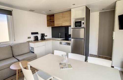 Jullouville House | Mobil-home Grand Confort à Jullouville, plage à 200m, piscine chauffée, 6 pers., 3 ch., terrasse - FR-1-361A-5