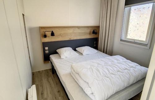 Jullouville House | Mobil-home Grand Confort à Jullouville, plage à 200m, piscine chauffée, 6 pers., 3 ch., terrasse - FR-1-361A-5