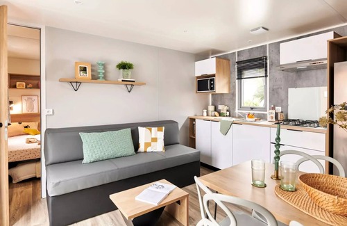 Pouzauges House | Mobil-home Luxe SPA - 2 bedrooms - 2 bathrooms - 2 WC - CLIM - TV + Dishwasher + Jacuzzi 6 people