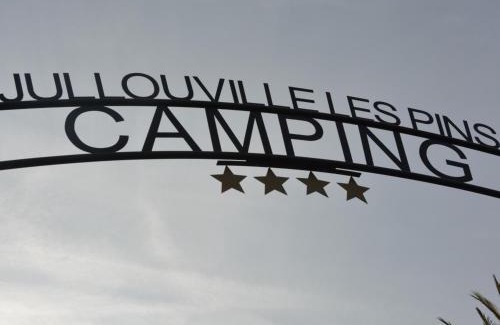 Jullouville-les-Pins House | Mobil-home tout confort près de la plage avec piscine chauffée, 3 chambres, terrasse et parking - FR-1-361A-74