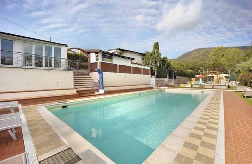 Pietra Ligure House | 'Mobile Home Charme 176 with Pool, Private Terrace & Wi-Fi