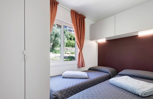 Predore RV Rental | Mobile Home 'Eurovil 4' with Lake View, Wi-Fi and Air Conditioning