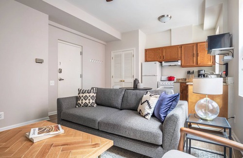 Adams Morgan Apartment | Mod Dupont Circle 1BR nr. U Street, Metro & Glen’s Mkt by Blueground