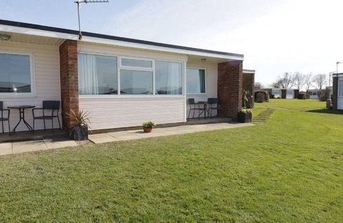 Great Yarmouth Ski Chalet | Modern Superior Chalet 5 min stroll Scratby Beach - handy for the Broads