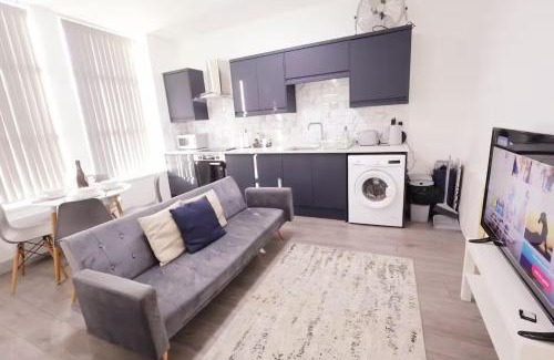 Desborough Apartment | Modern 1 & 2 Bed Apartments, Desborough, Kettering, Sleeps 3, Free Parking, WIFI, Ideal for Families & Relocations