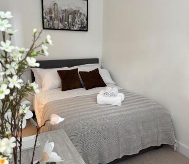 Trafford Apartment | Modern 1-Bed Apartment in Prime Location