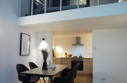 Islington Apartment | Modern 1-Bed Maisonette w/Garden | King’s Cross