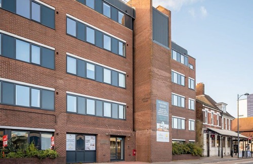 Eastleigh Apartment | Modern 1 Bedroom Apartment in Central Eastleigh