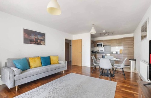 Dalston Apartment | Modern 1-Bedroom Flat with Balcony/Next to Station