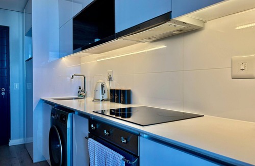 Cape Town City Centre Apartment | Modern 1-bedroom with WiFi, fitness room, rooftop in amazing Cape Town