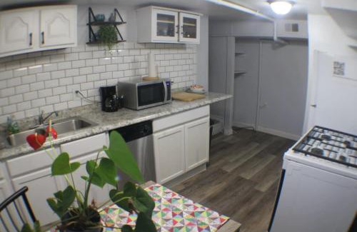 Marshall-Shadeland Apartment | Modern 1 BR Apt - Easy Parking 5 min from Downtown
