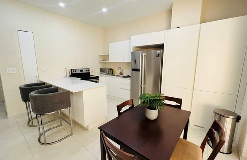Christie Condo | Modern 1 BR KING Bed with Pool NR Beaches
