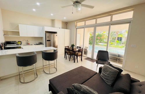 Christie Condo | Modern 1 BR KING Bed with Pool NR Beaches