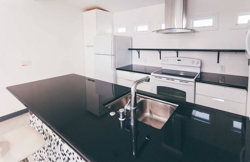 Arden-Arcade House | Modern 1 BR Sacramento Guest House Close to Everything