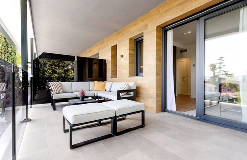 Distrito Norte Sierra Apartment | Modern 1BD apartment with terrace, pool & parking. Arruzafa V