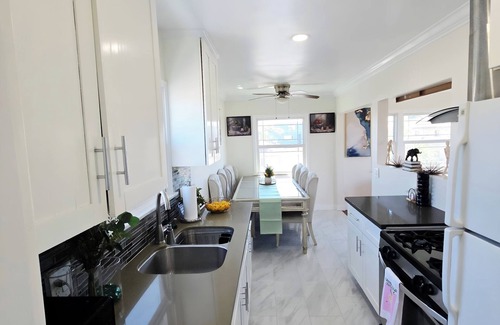 Hawthorne Apartment | Modern 1BR/1BA Apartment – 5 Mins to SoFi Stadium & LAX!