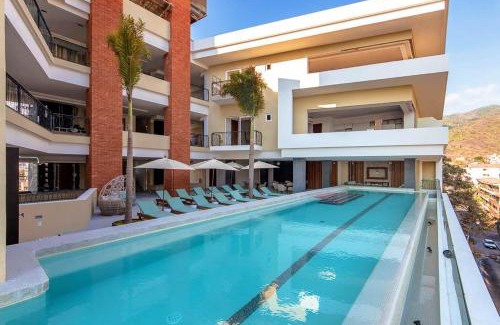 Emiliano Zapata House | Modern 1BR | 2 Pools, Hot Tubs, Gym & Balcony