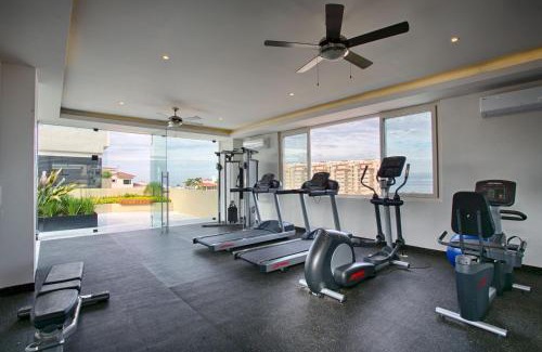Emiliano Zapata House | Modern 1BR | 2 Pools, Hot Tubs, Gym & Balcony