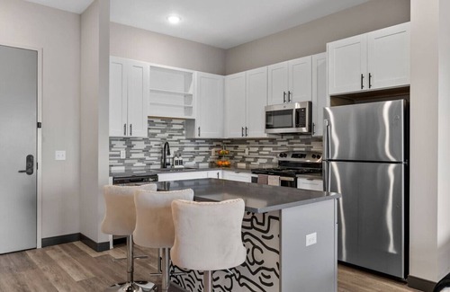 South Nashville Apartment | Modern 1BR Getaway – 8min to Downtown & Zoo!