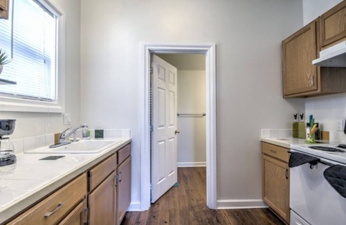 Broadway Apartment | Modern 1BR in the Heart of Capitol Hill