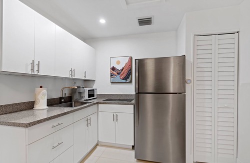 Pompano Beach House | Modern 1BR Retreat By The Beachn