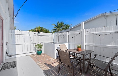 Pompano Beach House | Modern 1BR Retreat By The Beachn