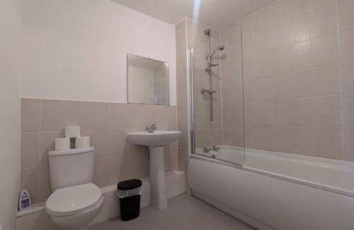 Salford Apartment | Modern 2 Bed, 1 bath, 1 ensuite - Salford