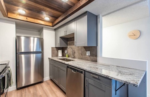 East Side Pioneers Condo | Modern 2 Bed/1 Bath, In-Unit Laundry, Parking + 6 Blocks from Mayo