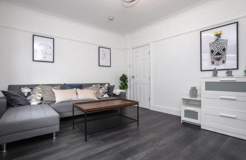 Camden Town with Primrose Hill Apartment | Modern 2 Bed Apartment in Prime Camden Sleeps 6