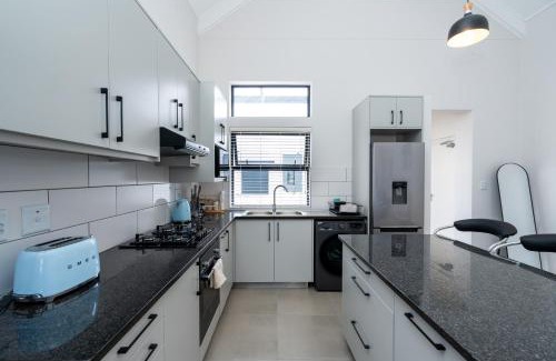 Mykonos Villa | Modern 2 Bed Home with Solar & Braai Langebaan