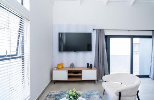 Mykonos Villa | Modern 2 Bed Home with Solar & Braai Langebaan